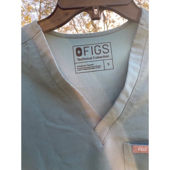 Figs Technical Collection Size Small Teal V-Neck Scrub Top With Front Pocket - Picture 10 of 13